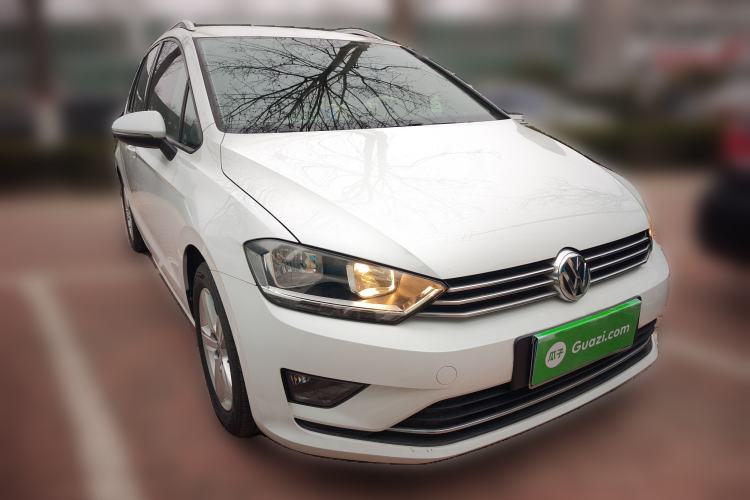 Used Volkswagen Golf Sportsvan 2016 1.6L Manual Comfort Model Front Right 45 Deg