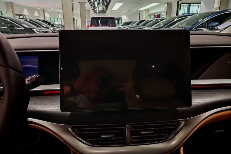 Used Denza D9 2024 DM-i 980 Four-Wheel Drive Prestige Model
