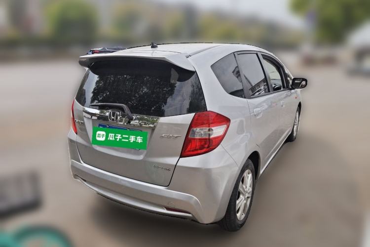 Used Honda Fit 2011 1.5L manual luxury version
