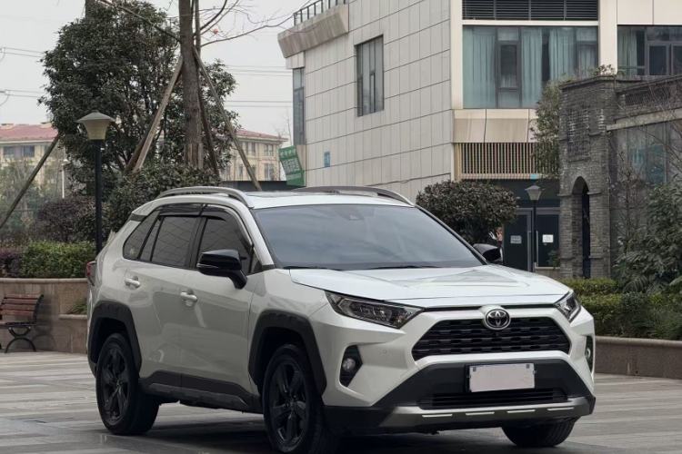 Used Toyota RAV4 2022 2.0L CVT 4x4 Fashion Edition