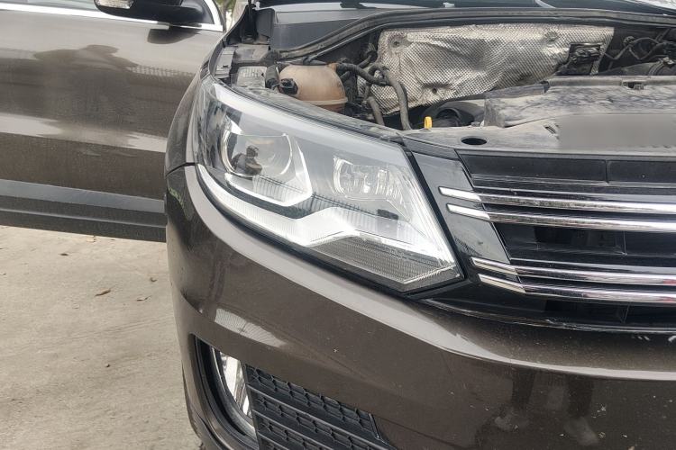 Used Volkswagen Tiguan 2017 300TSI Automatic Two-Wheel Drive Silk Road Luxury Edition Right Front Headlight