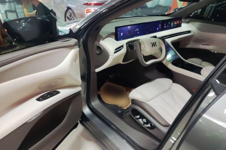 Used IM LS7 2023 100kWh Lux Rear-Drive Version
