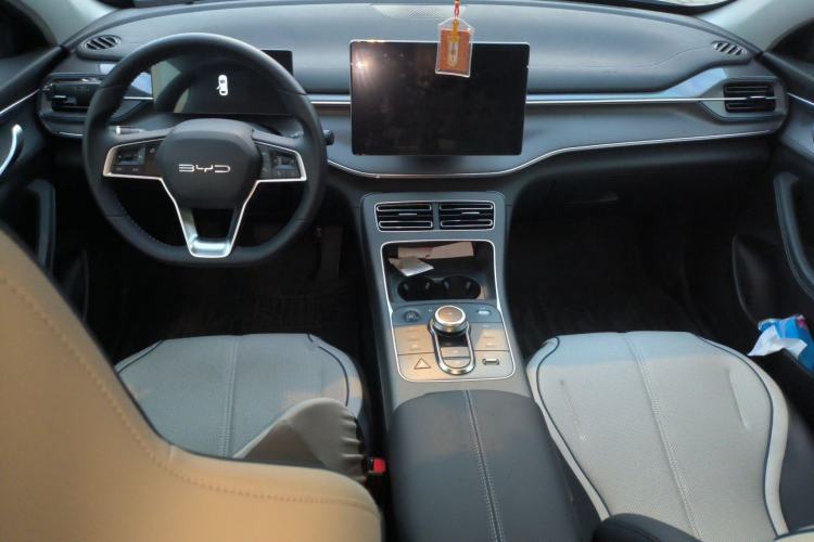 Used BYD Destroyer 05 2024 HONOR Edition DM-i 55KM Luxury Model Center Console