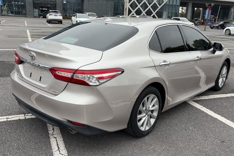 Used Toyota Camry 2021 2.0G Luxury Edition
