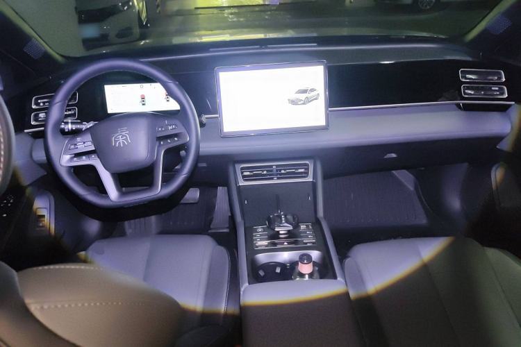 Used BYD Qin L 2025 DM-i Smart Drive 80KM Leading Model