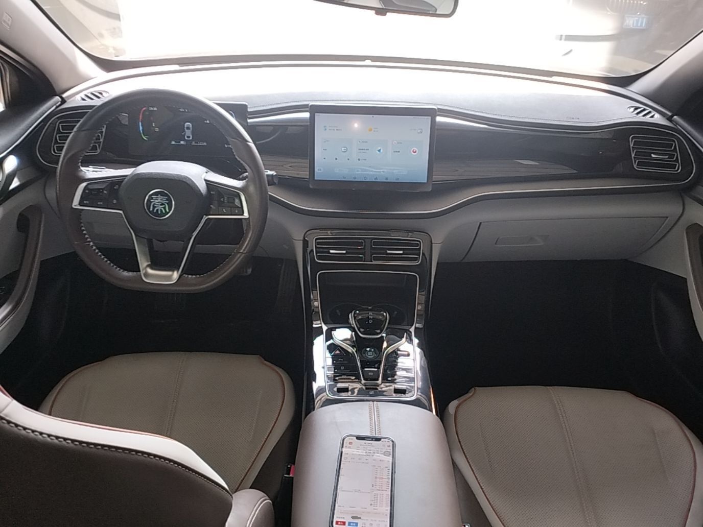 BYD Qin PLUS 2023 Champion Edition DM-i 55KM Superior Model — снимка 18