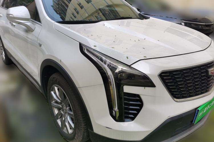 Used Cadillac XT4 2018 28T Two-Wheel-Drive Luxury Model Front Right 45 Deg