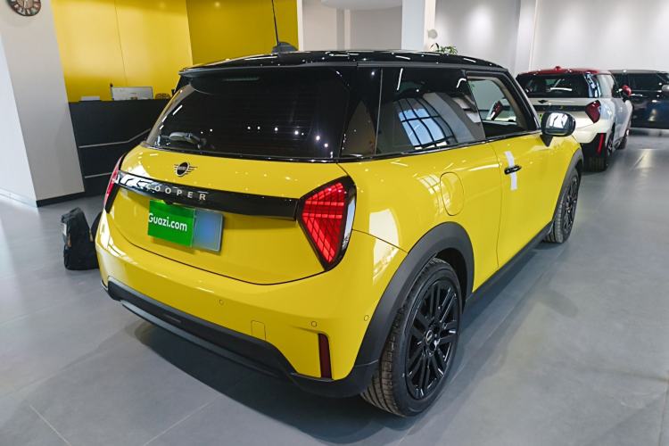 Used MINI MINI 2025 1.5T COOPER Classic Edition