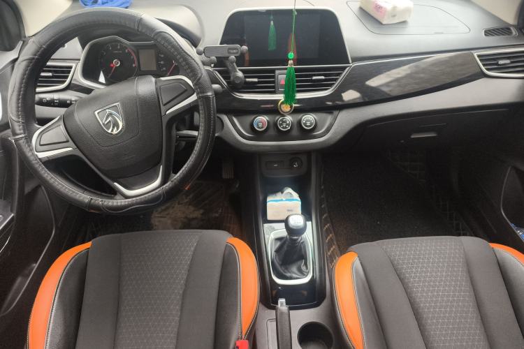 Used Baojun 310 2017 1.5L Manual Fashion Model Center Console