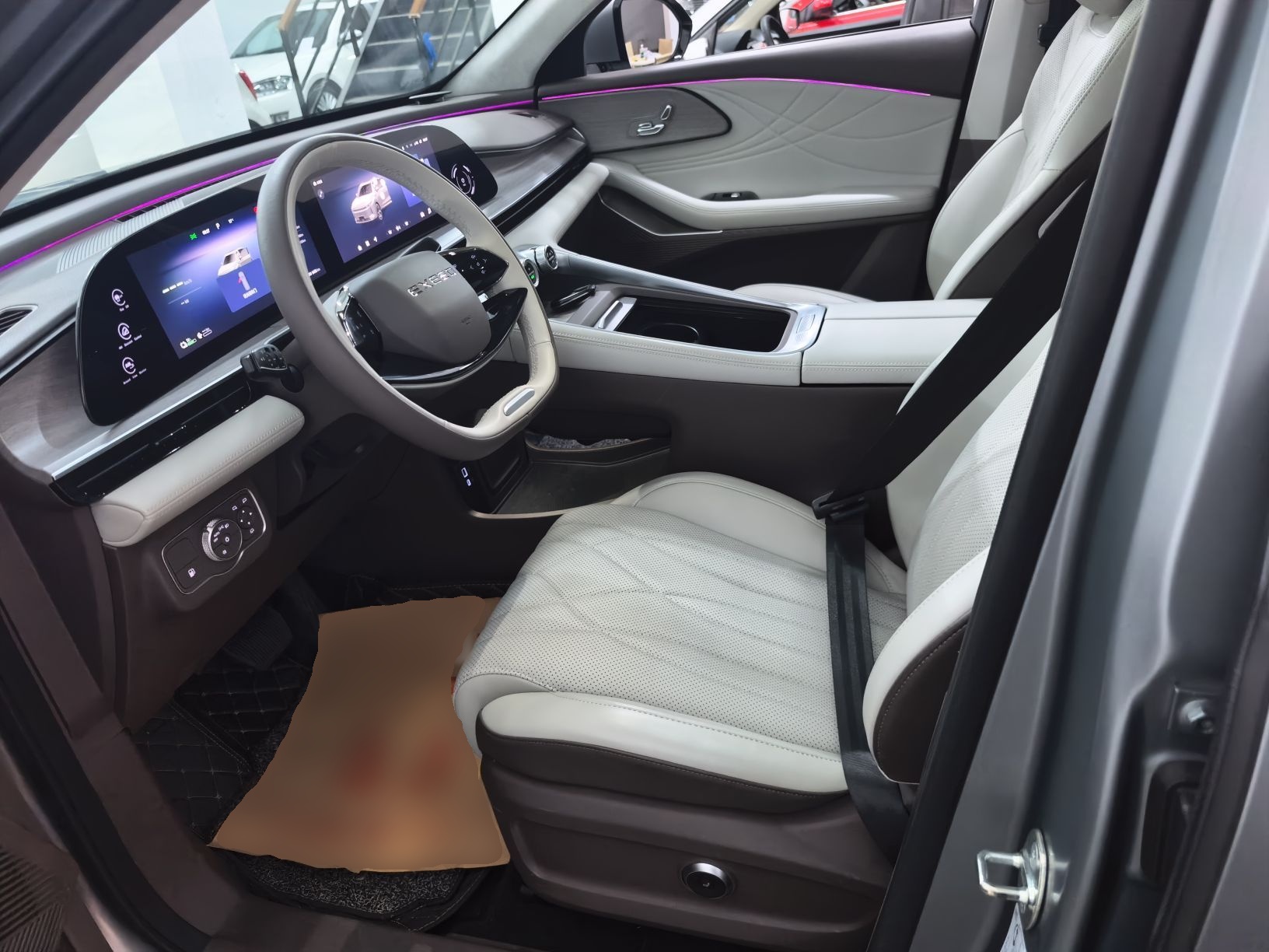 Переднее сиденье в автомобиле