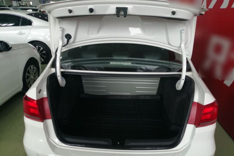 Used Volkswagen Santana 2015 1.6L Automatic Comfort Edition Trunk