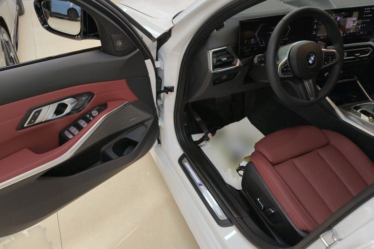 Used BMW 3 Series 2024 325i M Sport Night Edition Package Driver Seat