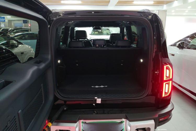 Used Formula Leopard 5 2023 Cloud Ride Flagship Edition
