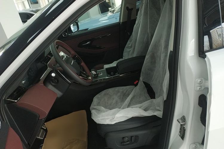 Used Land Rover Range Rover Evoque 2026 Model Range Rover Velar L SE
