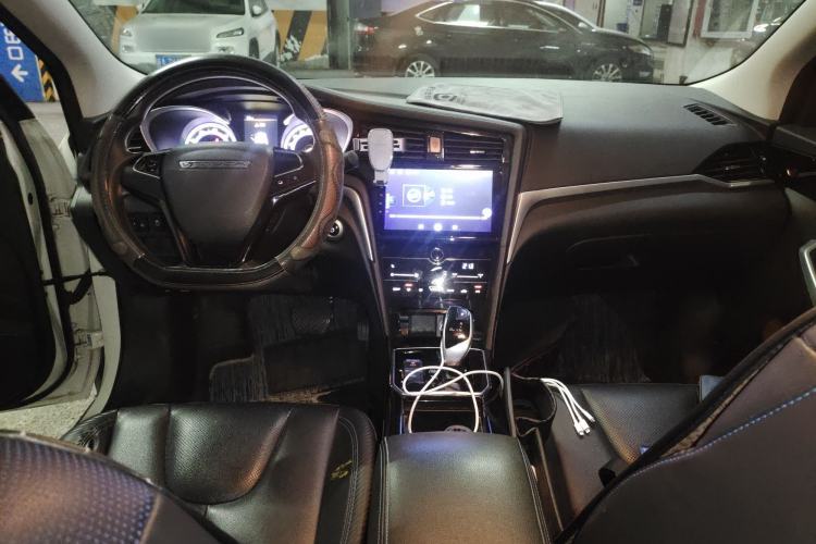 Used Venucia D60EV 2022 Standard Range Smart Drive Version Center Console