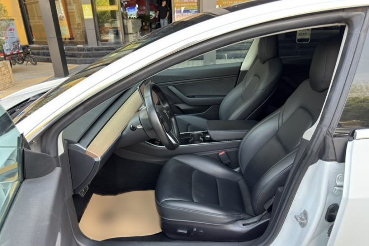 Used Tesla Model 3 2019 Long-Range Rear-Wheel-Drive Version Left Front Seat