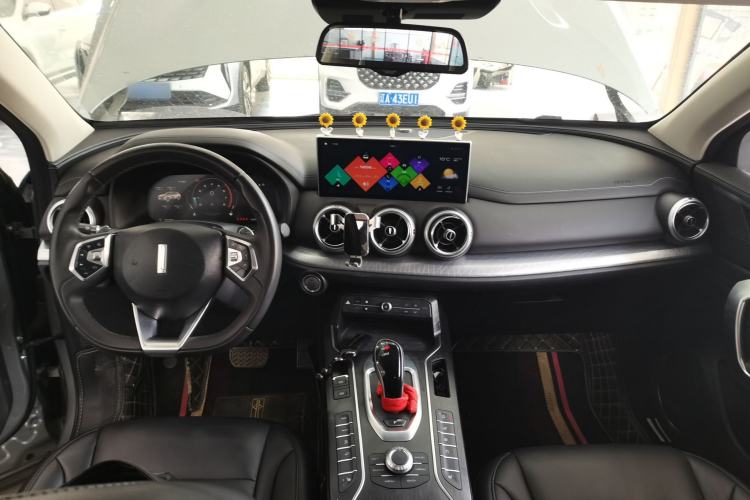 Used Wey VV5 2021 1.5T Two-Wheel Drive Smart Pioneer Center Console