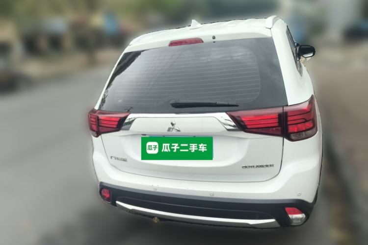 Used Mitsubishi Outlander 2018 2.4L 4x4 Luxury Edition 7-Seater
