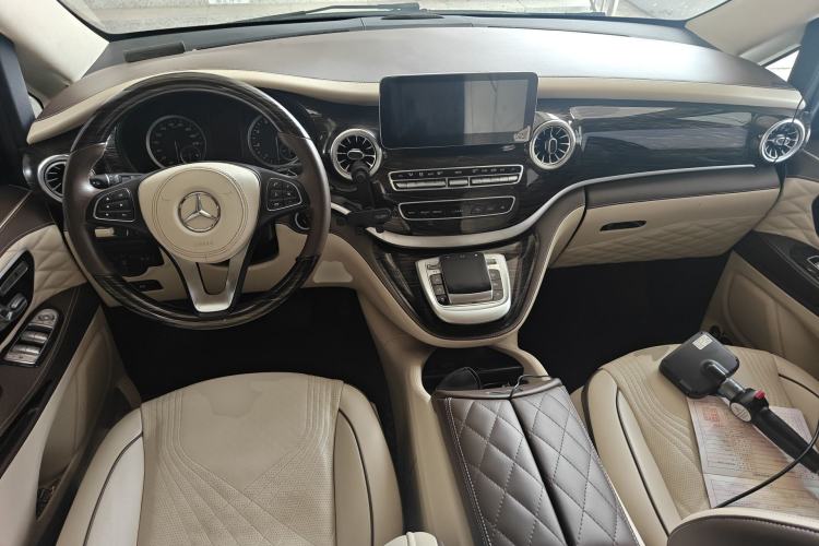 Used Mercedes-Benz Vito 2021 2.0T Business Version 7 Seats Center Console