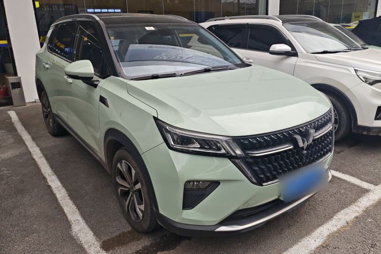 Used Wuling Asta 2021 1.5T CVT Starlight Edition Front Right 45 Deg