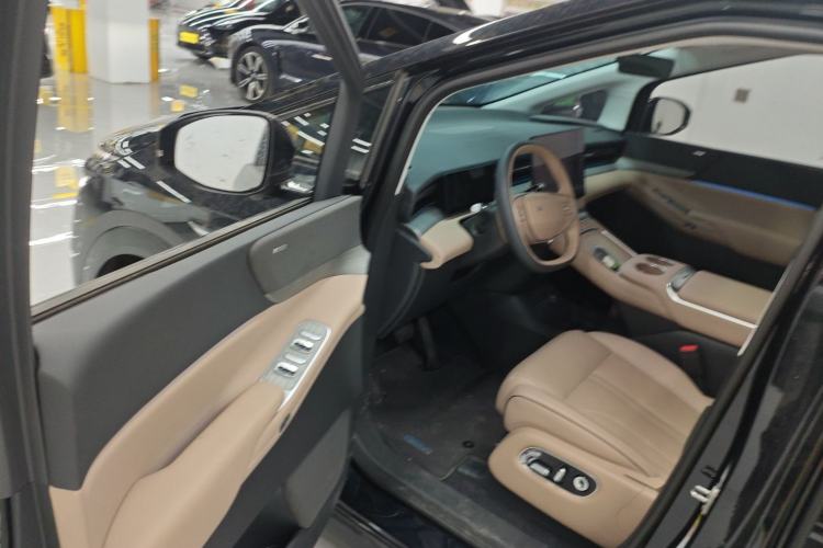 Used XPeng X9 2025 740 Ultra-Long Range Max
