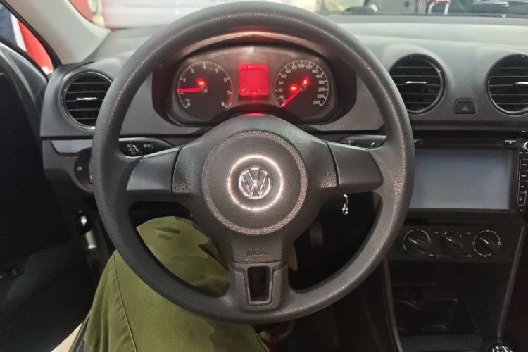 Used Volkswagen Jetta 2015 Zhuihui Edition 1.4L Manual Fashion Model Steering Wheel