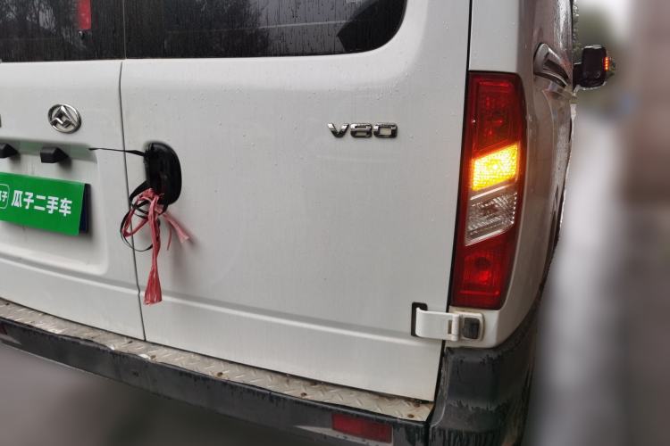 Used SAIC MAXUS Xintu V80 2020 2.5T Manual Classic City Delivery King Short Wheelbase Mid-Roof Design 2/3 Seats