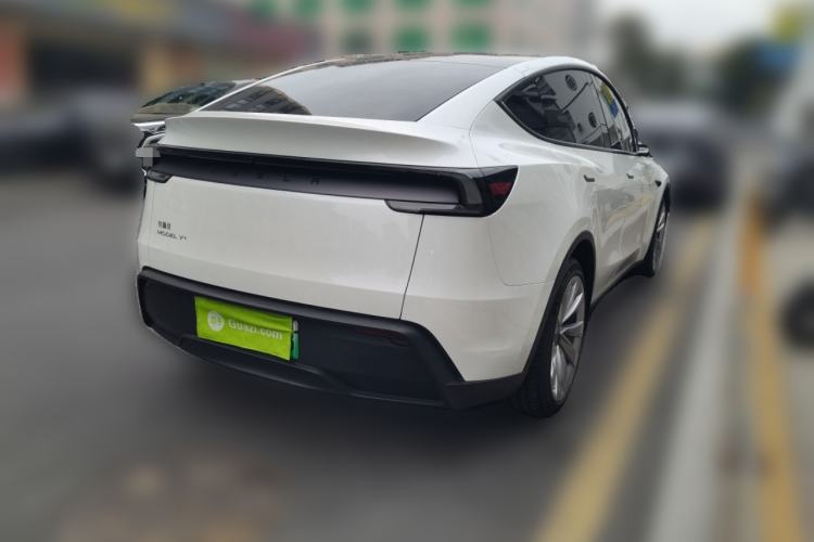 Used Tesla Model Y 2025 Long-Range All-Wheel-Drive Version
