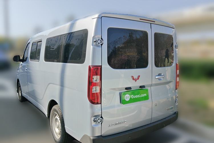 Used Wuling Yangguang 2024 300KM Comfort Version Passenger Van 75kW Rear Left 45 Deg