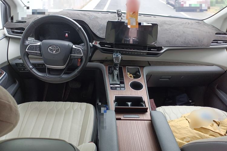 Used Toyota SIENNA 2023 2.5L Hybrid Comfort Edition
