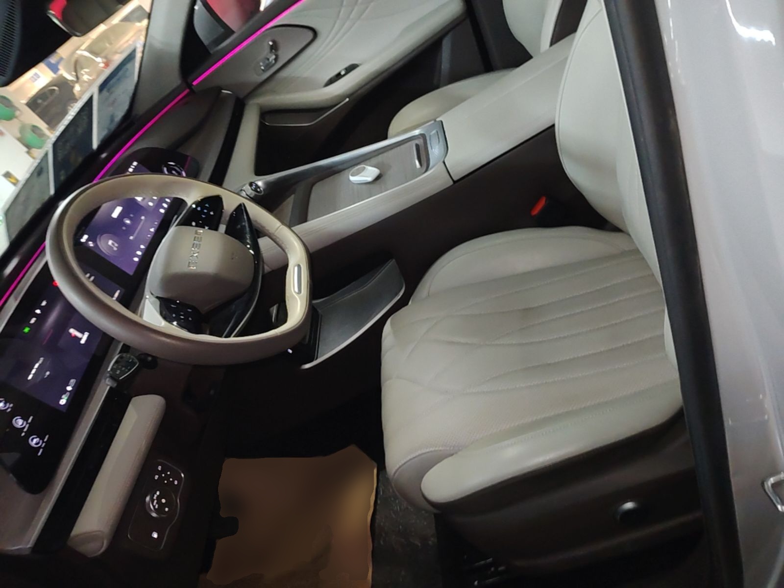 Переднее сиденье в автомобиле