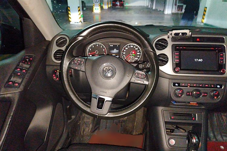 Used Volkswagen Tiguan 2015 1.8TSI Automatic Two-Wheel Drive Luxury Model Steering Wheel