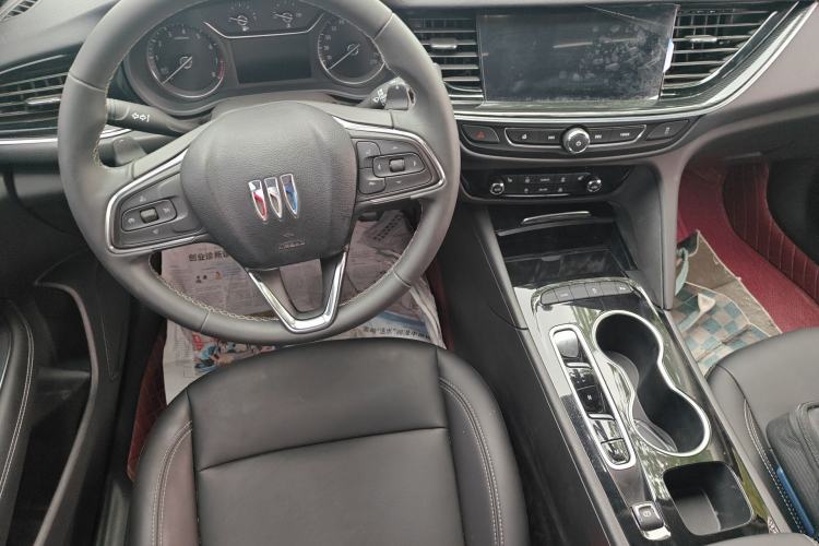 Used Buick Regal 2024 Revised 25T Ultra-Comfort Edition Center Console