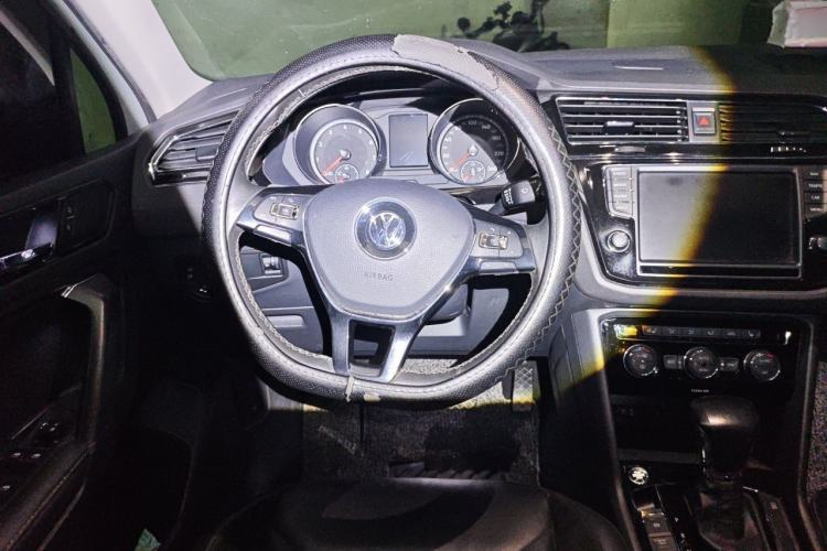 Used Volkswagen Tiguan L 2017 330TSI Automatic Two-Wheel Drive Luxury Edition
