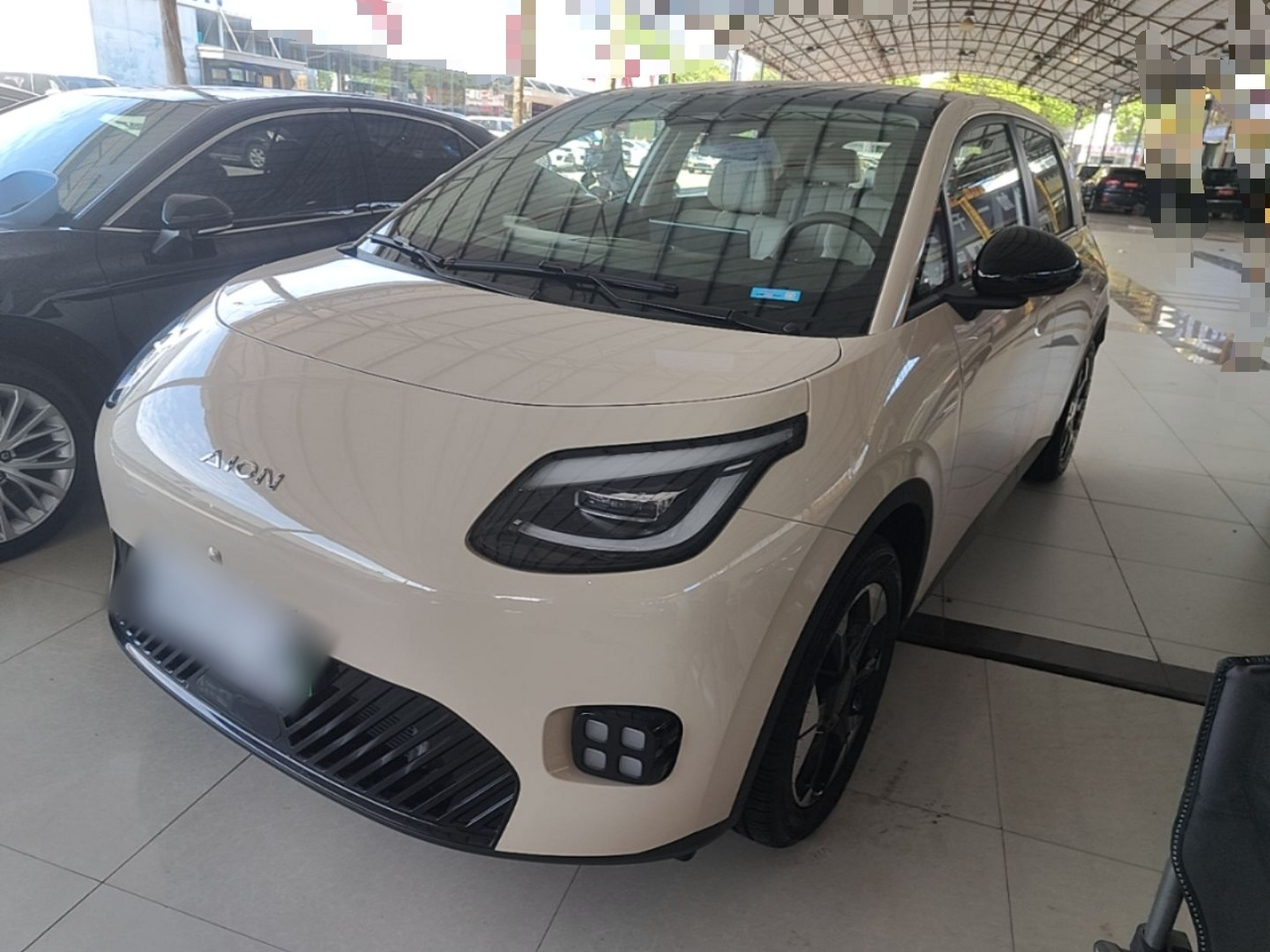Под передней частью автомобиля