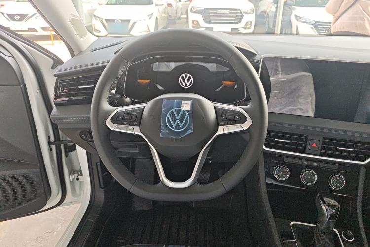 Used Volkswagen Sagitar 2025 Facelift 200TSI DSG Flyover Edition
