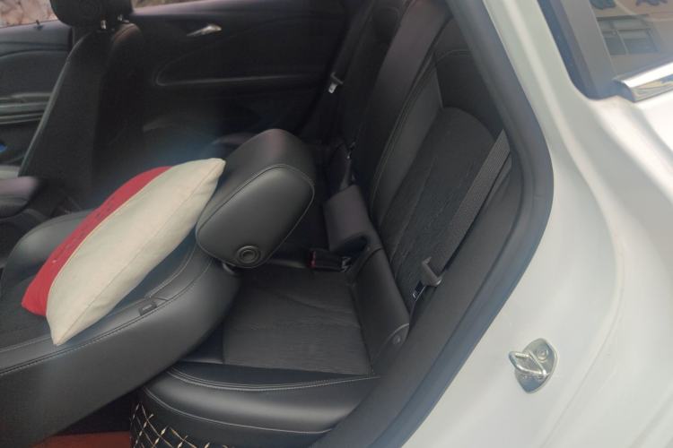 Used Buick Verano 2018 Sedan 20T Dual-Clutch Leading Model Left Rear Seat