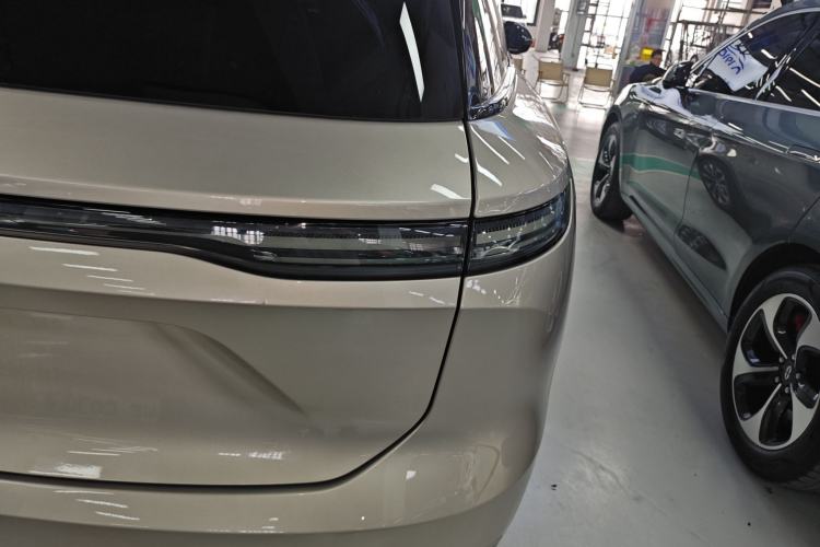 Used Nio ES8 2023 75 kWh Executive Edition
