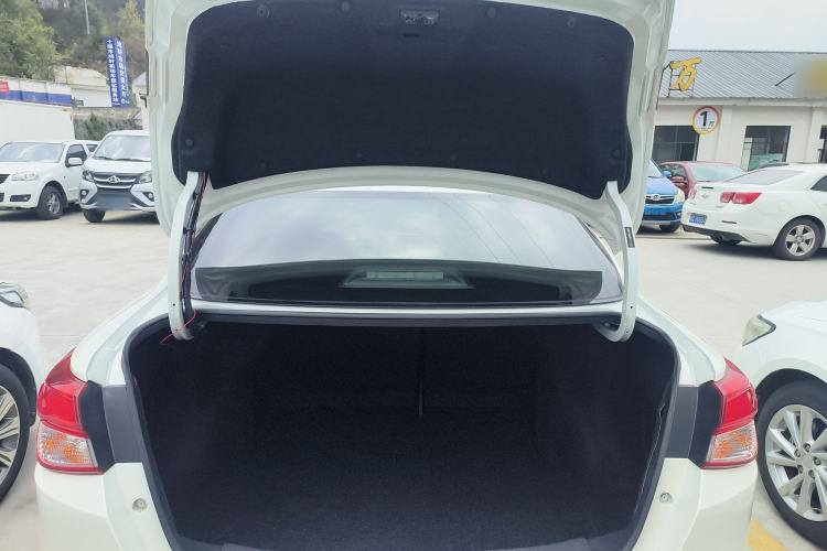 Used Nissan Lannia 2016 1.6L CVT Cool Edition Trunk