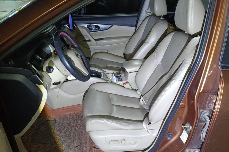 Used Nissan X-Trail 2014 2.5L CVT Leading Edition 4WD
