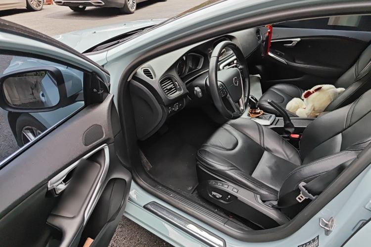 Used Volvo V40 2018 T3 Zhiya Edition