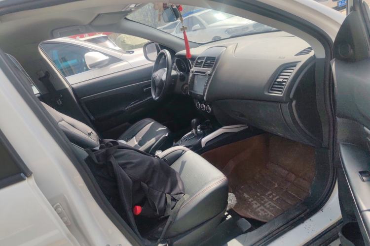 Used Mitsubishi ASX 2013 2.0L CVT Two-Wheel Drive Elite Edition Right Front Seat