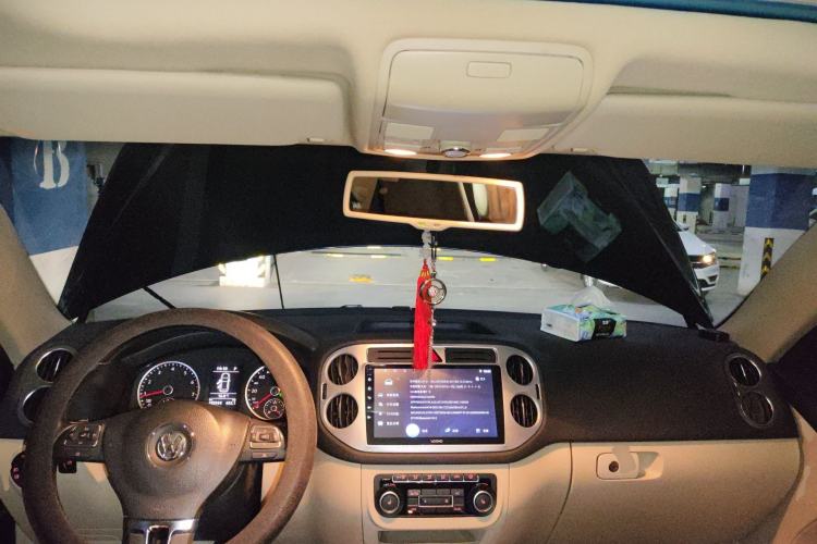 Used Volkswagen Tiguan 2012 2.0 TSI Automatic All-Wheel Drive Flagship Edition Center Console