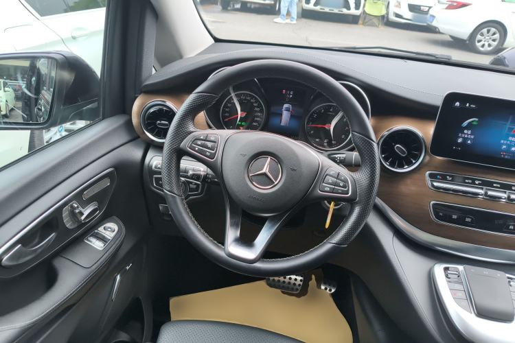 Used Mercedes-Benz V-Class 2022 V 260 L Long Wheelbase Prestige Edition Steering Wheel