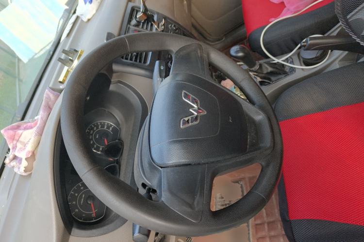 Used Wuling Rongguang V 2015 1.2L Practical Model
