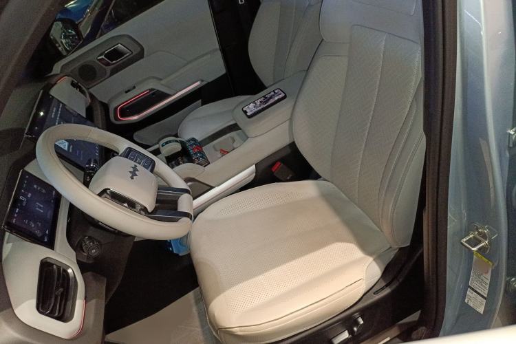 Used Formula Leopard Titanium 3 2025 501 km Range Rear-Wheel Drive Intelligent Driving Max Edition