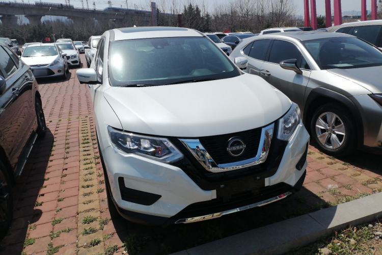 Used Nissan X-Trail 2025 Honor 2.0L Two-Wheel Drive Leading Edition Front Right 45 Deg