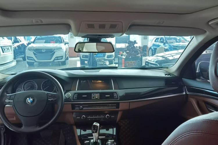 Used BMW 5 Series 2014 520Li Elegant Model
