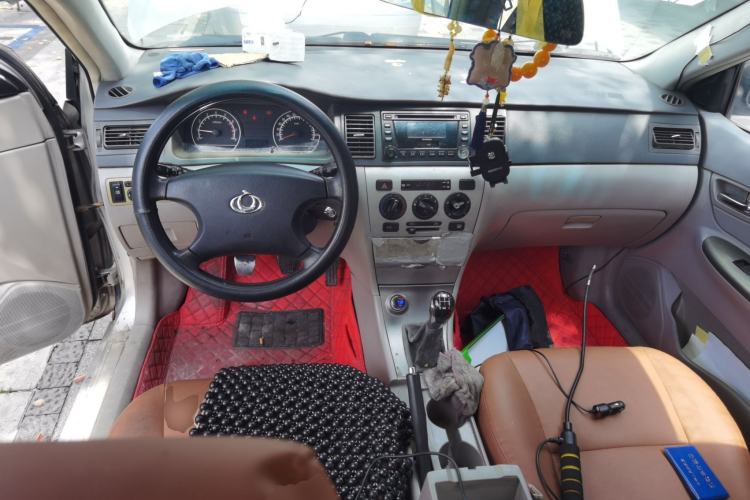 Used Geely Auto Vision 2012 1.5L CVVT Standard Edition Center Console