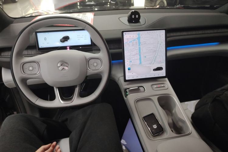 Used Nio ES6 2024 75 kWh Center Console